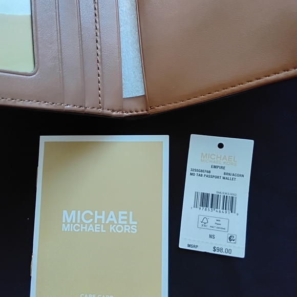 Michael Kors Empire MD TAB Passport Wallet - Picture 4 of 9